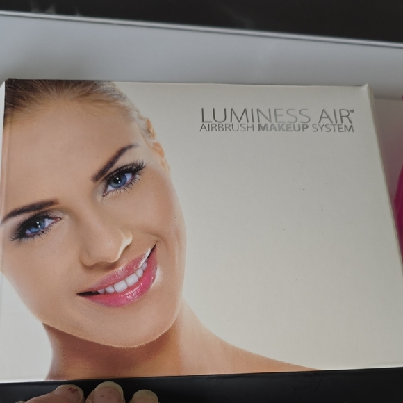 NWOT Luminess Airbrush Makeup System - Natural Finish